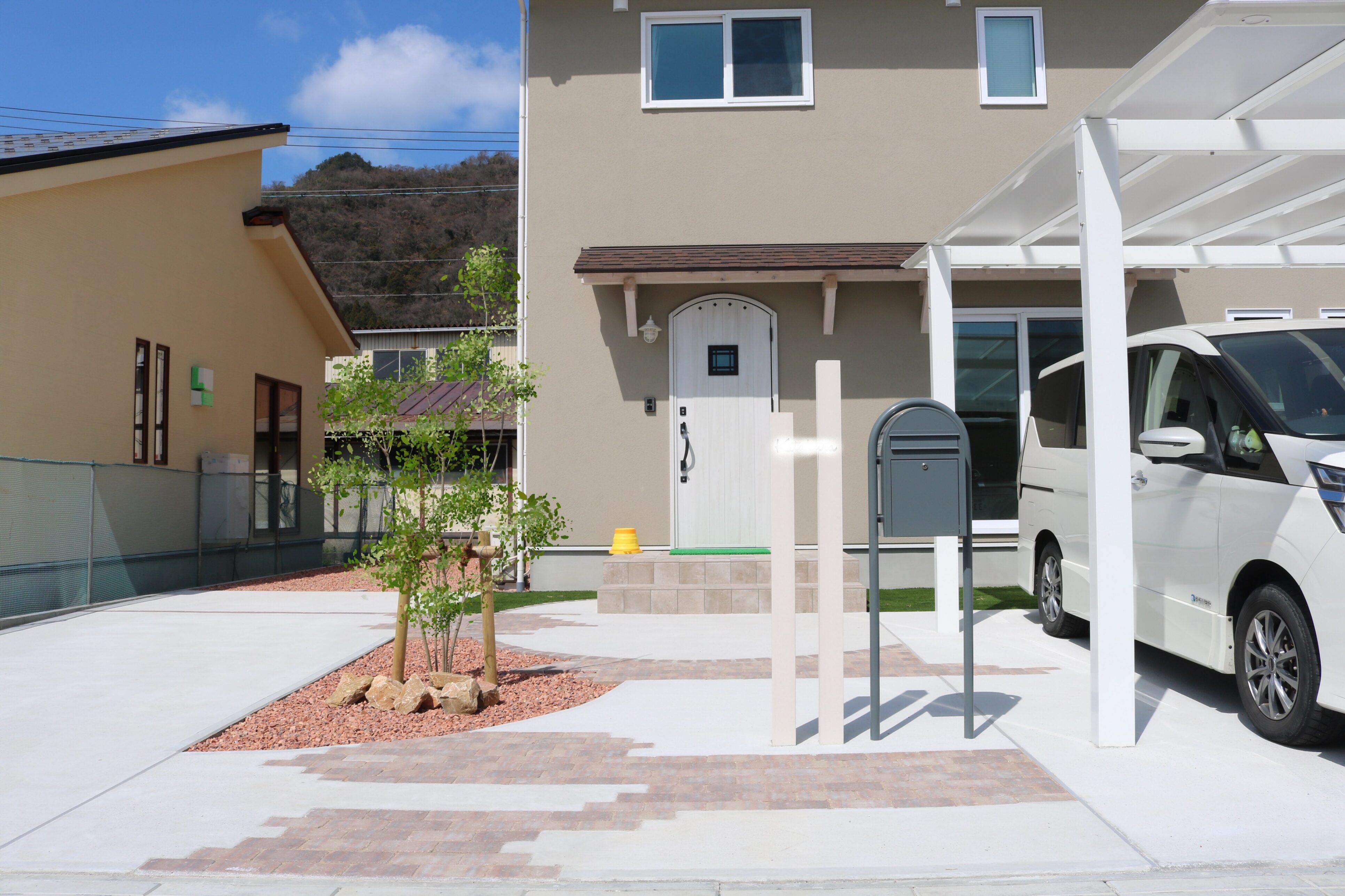 出雲市 外構工事 玄関前アプローチと植栽デザイ