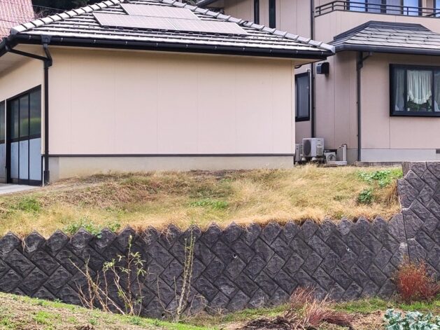 出雲市 外構リフォーム 危険な急傾斜地の施工前の様子